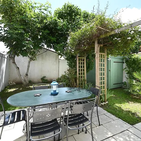 Maison De Village Pour 6 Pers Avec Jardin, Pres Phare Des Baleines Et Plage Conche! - Fr-1-258-128 Dom wakacyjny *