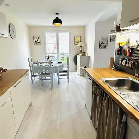 Maison De Village Pour 6 Pers Avec Jardin, Pres Phare Des Baleines Et Plage Conche! - Fr-1-258-128 *
