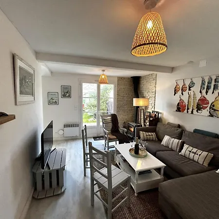Maison De Village Pour 6 Pers Avec Jardin, Pres Phare Des Baleines Et Plage Conche! - Fr-1-258-128